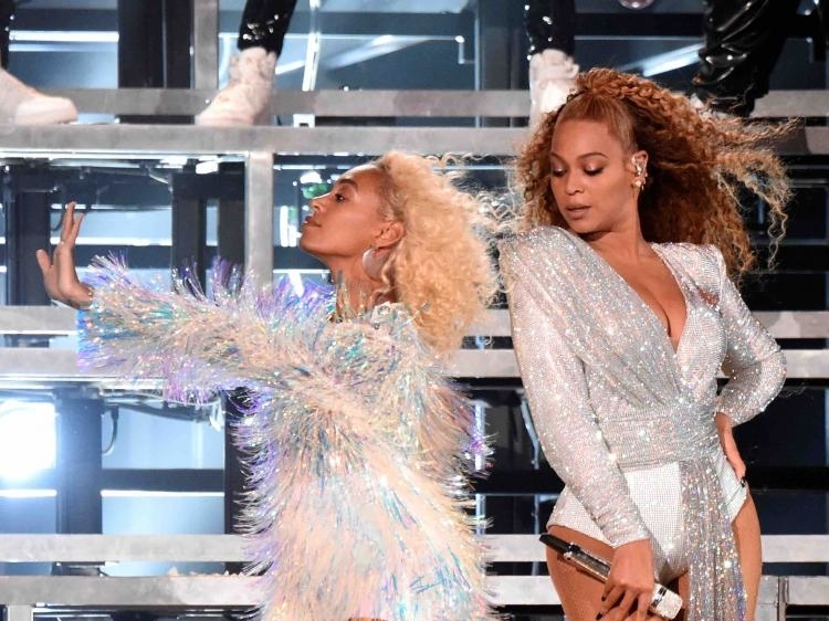 Beyoncé And Solange Fell During Their Coachella Performance