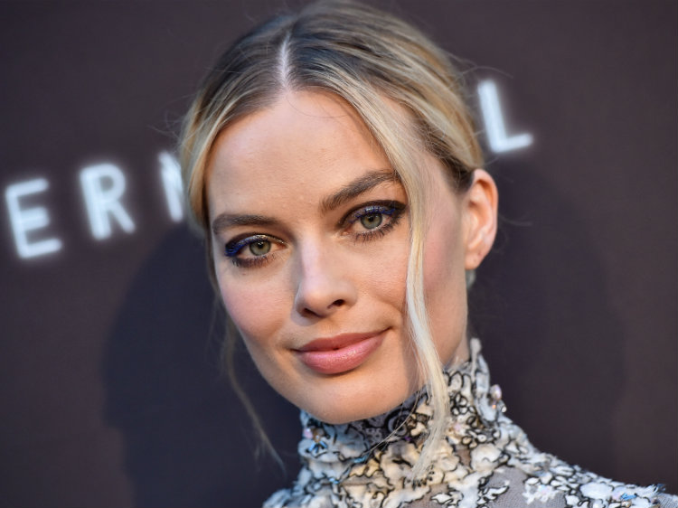 Margot Robbie's Sharon Tate Look Is Spot On For Quentin Tarantino's New ...