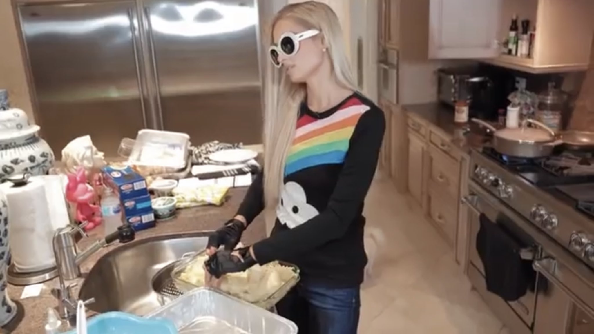 Paris Hilton Wearing Fingerless Gloves In The Kitchen Is My 2020 Mood