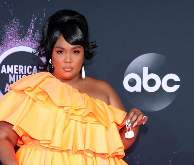 Lizzo's tiny purse won the American Music Awards red carpet | CNN