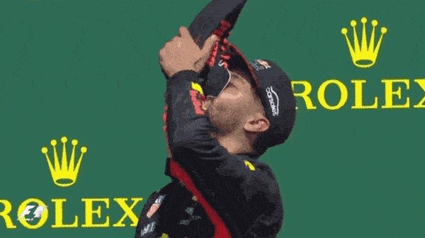 Daniel-Ricciardo-shoey.gif